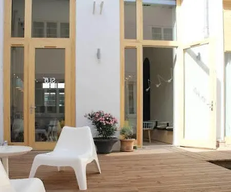 Slo Saxe Hostal Lyon