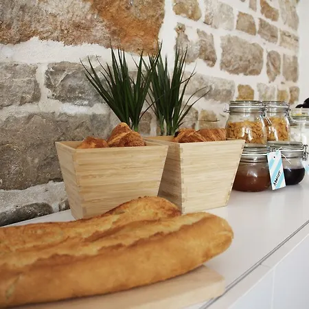 Hostal Slo Saxe Lyon